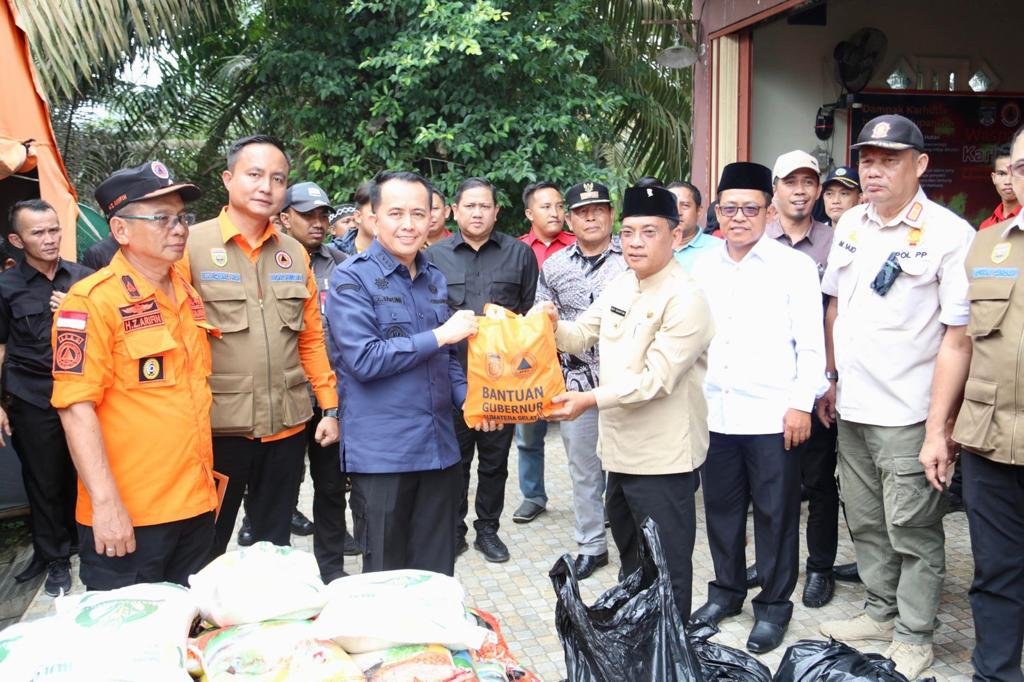 Pj Gubernur Sumsel Agus Fatoni Tinjau Banjir di Muratara, Salurkan Bantuan dan Imbau Masyarakat Jaga Lingkungan