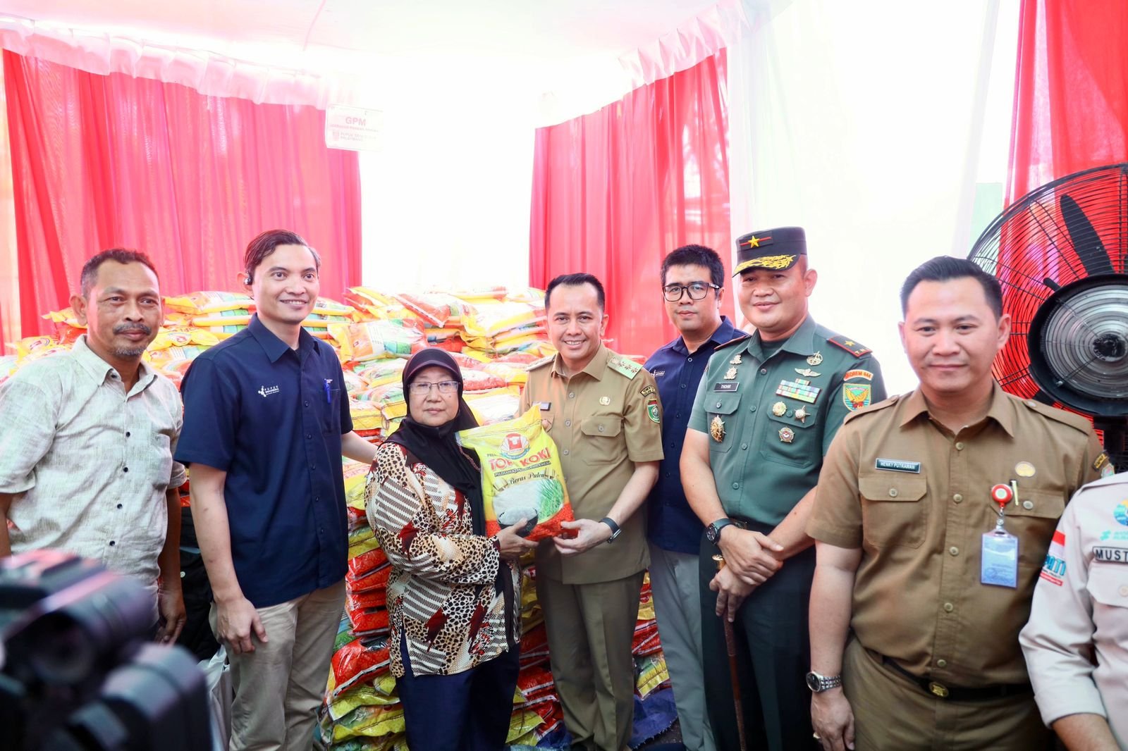 Pj Gubernur Agus Fatoni Launching Gerakan Pasar Murah Serentak Sumatera Selatan