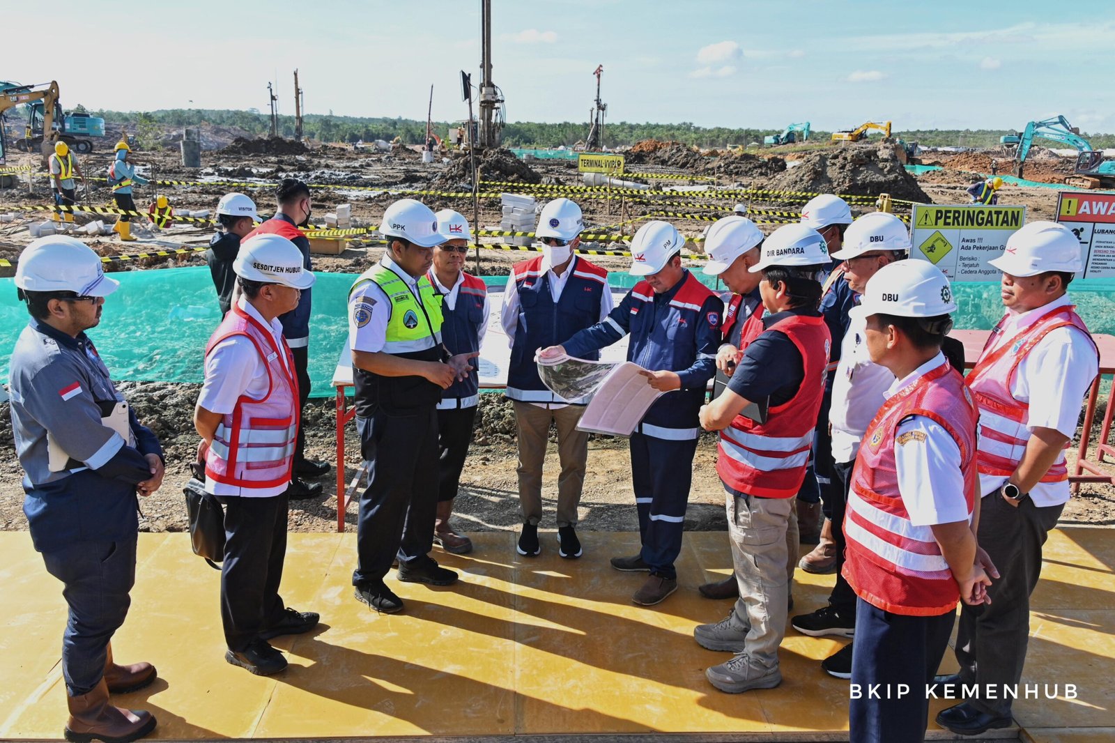 Tinjau Proyek Bandara IKN, Menhub: Progres Pembangunan Sesuai Rencana
