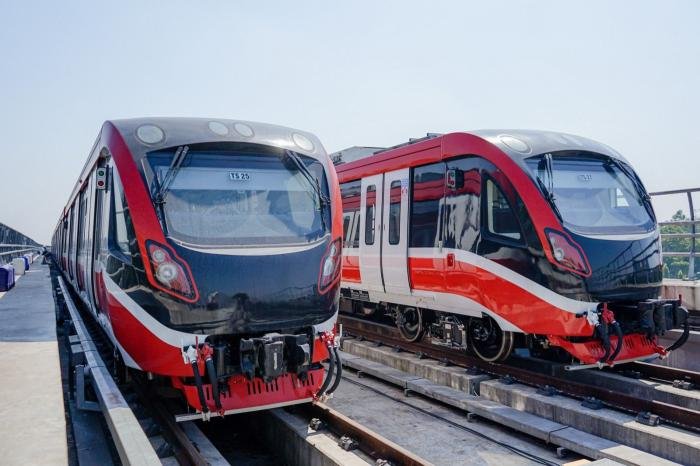 Selama Ramadan, Penumpang LRT Jabodebek Boleh Makan dan Minum untuk Buka Puasa di Dalam Kereta 