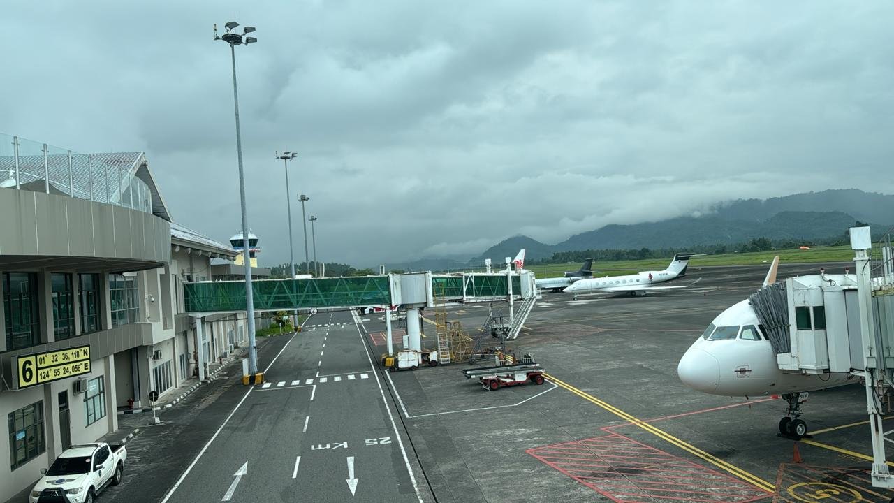 Erupsi Gunung Ruang, Operasional Bandara Samratulangi Ditutup Sementara