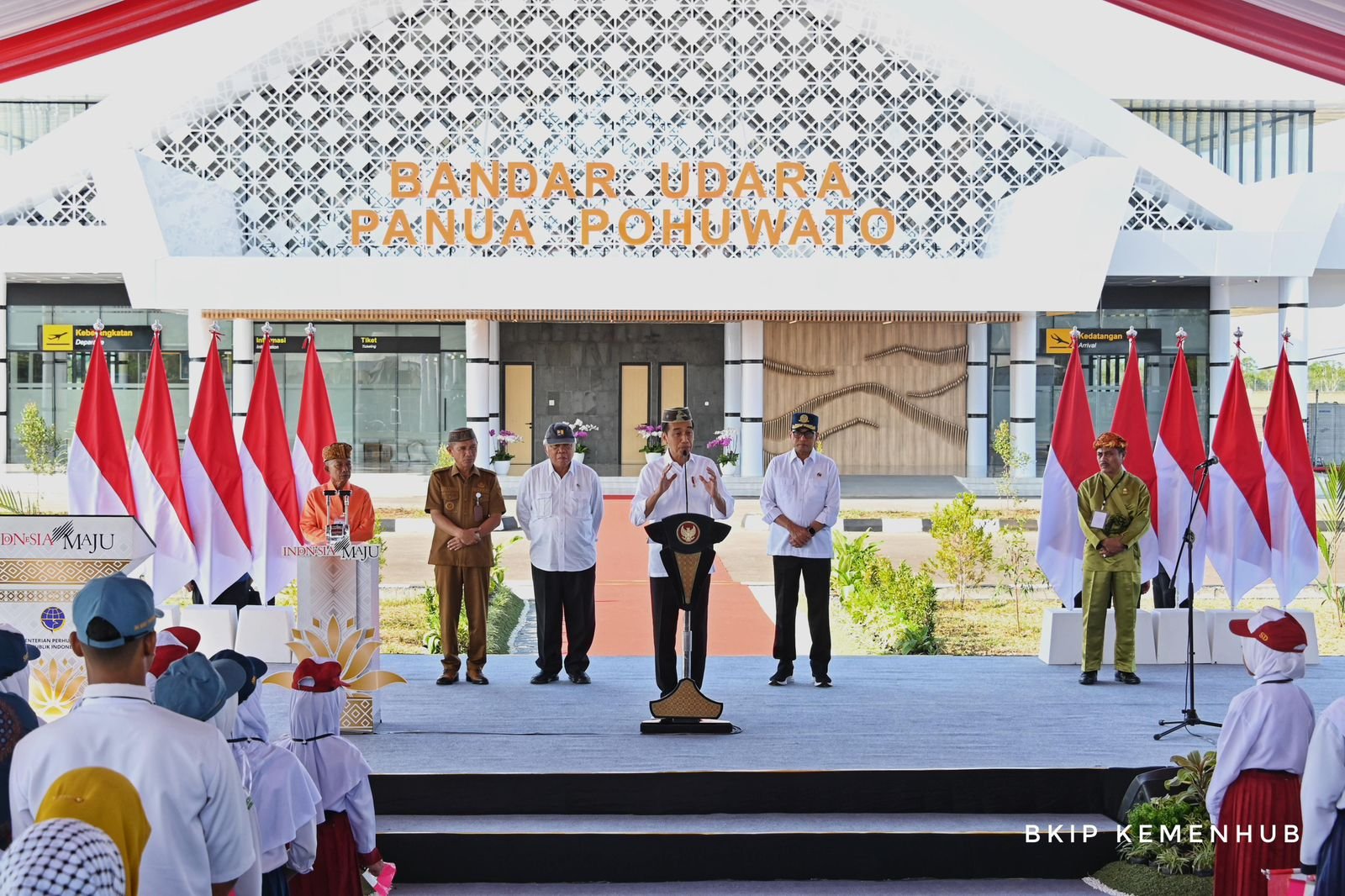 Resmikan Bandara Panua Pohuwato, Presiden Jokowi: Fungsi Bandara Untuk Mitigasi Bencana, Tingkatkan Konektivitas dan Pacu Pertumbuhan Ekonomi