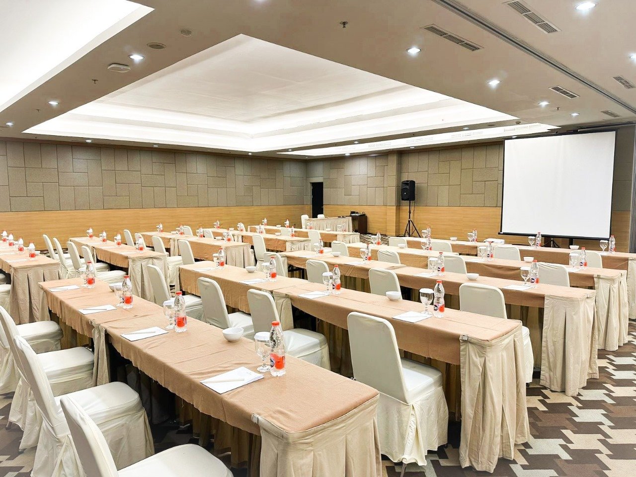 
Hotel Santika Kelapa Gading Tawarkan Paket Meeting Mulai dari Rp 385.000
