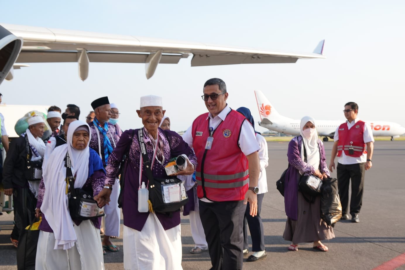 333 Jemaah Haji Kloter Terakhir Debarkasi Surabaya Tiba di Tanah Air Dengan Selamat 