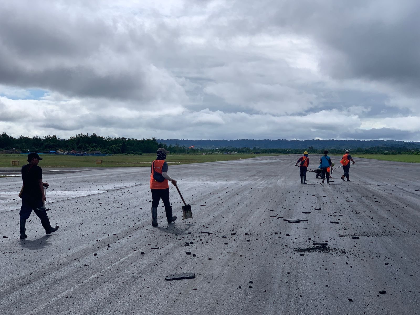 Bandara DEO Alami Kerusakan Runway, Operasional Sempat Ditunda, dan Langkah Perbaikan Telah Dilakukan