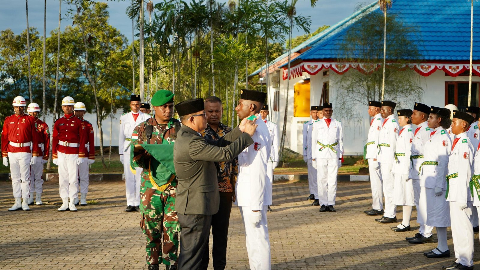 Pj Bupati Mappi Kukuhkan Anggota Paskibra dan Pimpin Upacara Taptu 