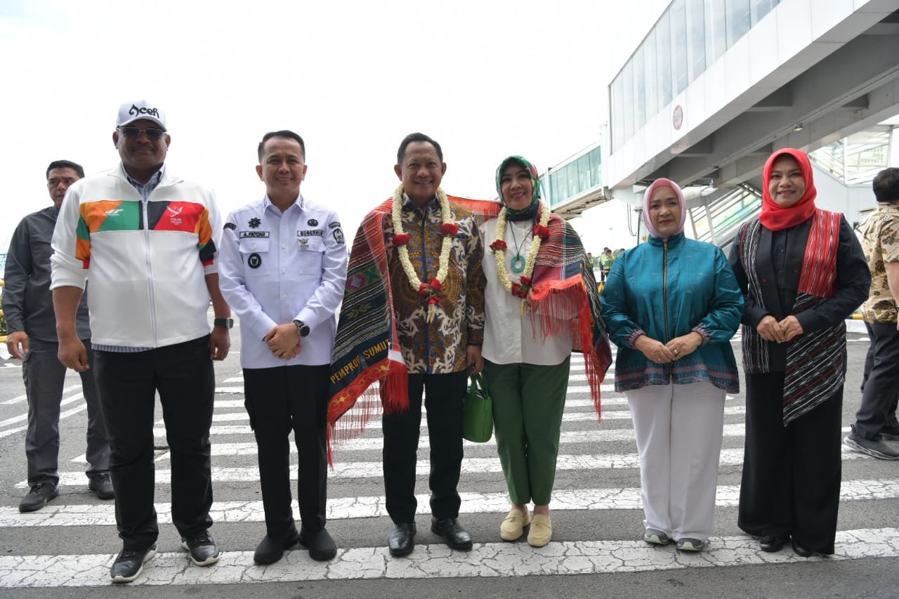 Pj Gubernur Aceh Bersama Pj Gubernur Sumut Jemput Kedatangan Mendagri di Bandara Kualanamu