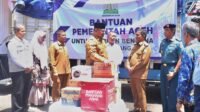 Pj Gubernur Aceh Serahkan Bantuan Korban Angin Kencang di Sabang