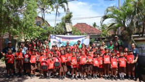 Kembali Tebar Semangat Positif, Swiss-Belhotel Internasional Warnai Nusa Penida dengan Program Bags to School