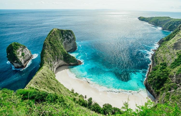 Selamat Tinggal, Stres! Liburan Seru di Indonesia Saja!