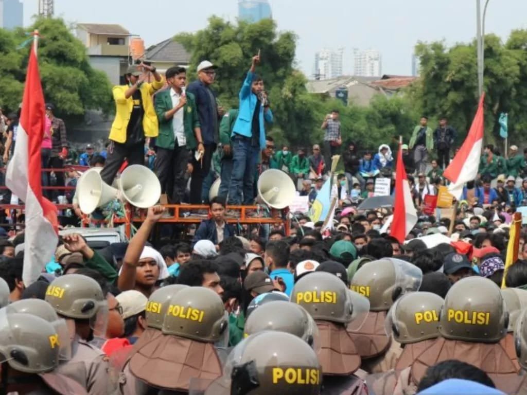 BEM SI Gelar Demo Indonesia Gelap Selama Tiga Hari, Tolak Efisiensi Anggaran Hingga Adili Jokowi