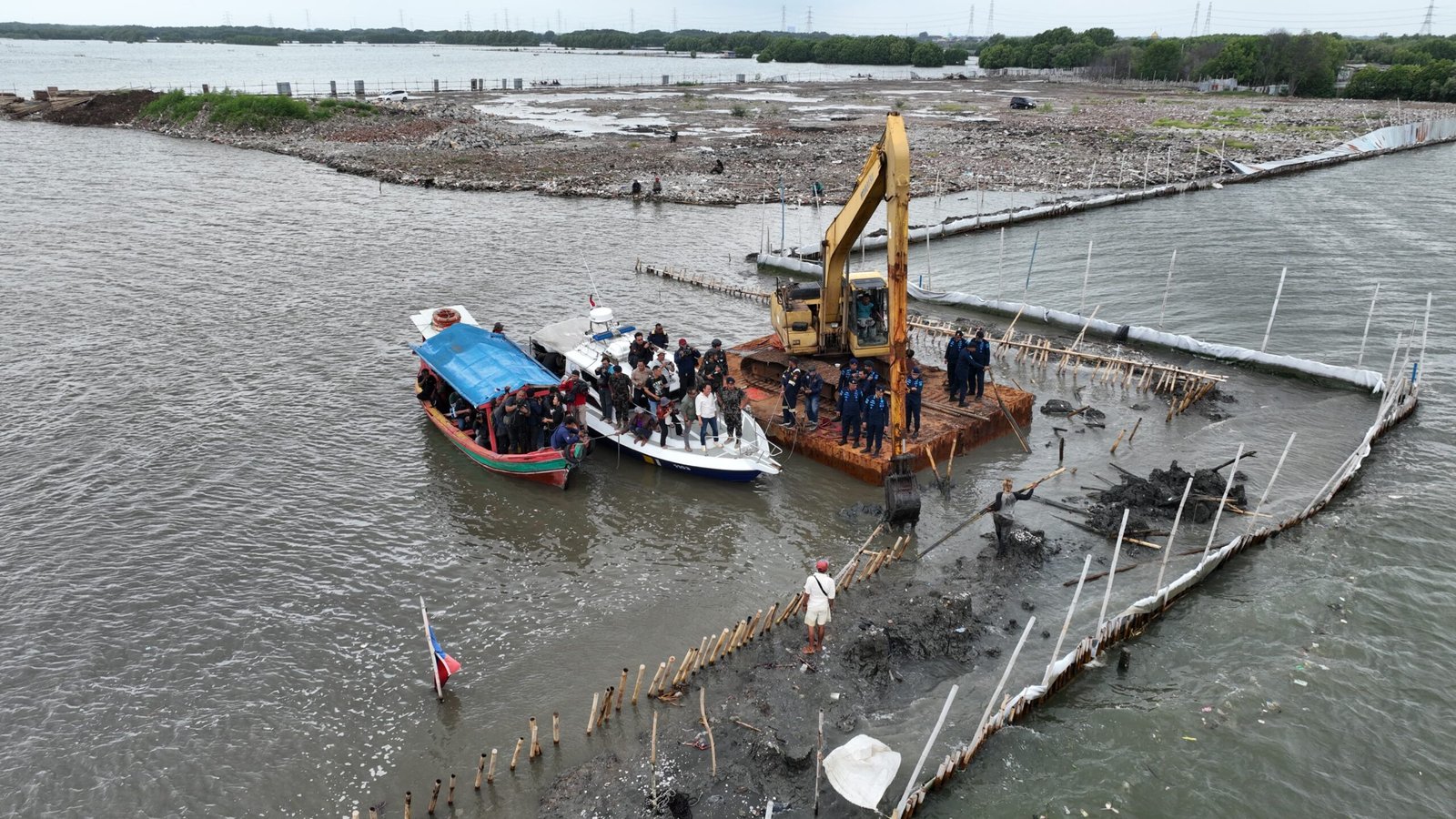 Pagar Laut Tanpa Izin di Bekasi Dibongkar, PT TRPN Bakal Dikenakan Sanksi