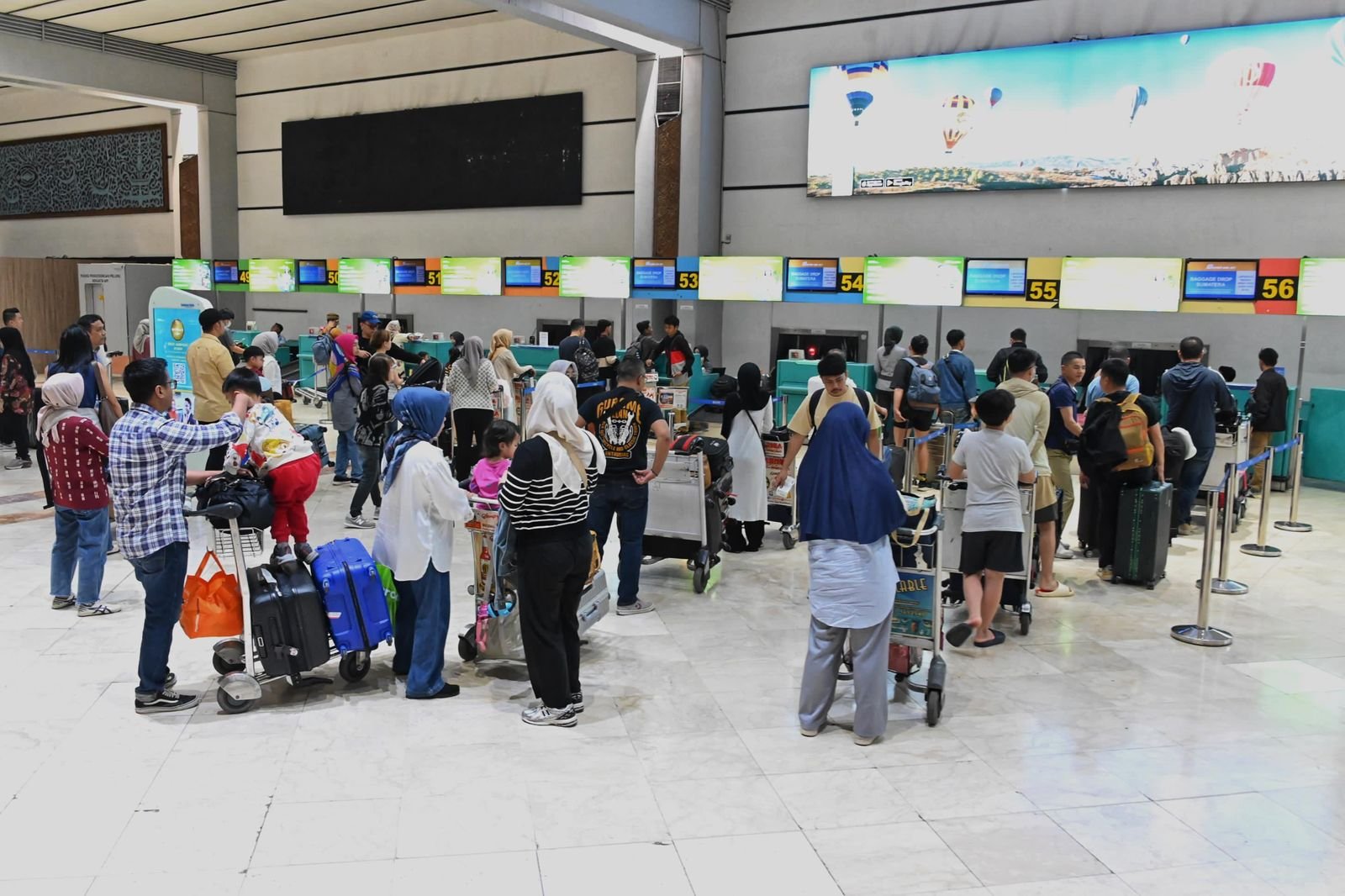 Selama Masa Angkutan Lebaran 2025, Harga Tiket Pesawat Domestik Turun Hingga 14 Persen