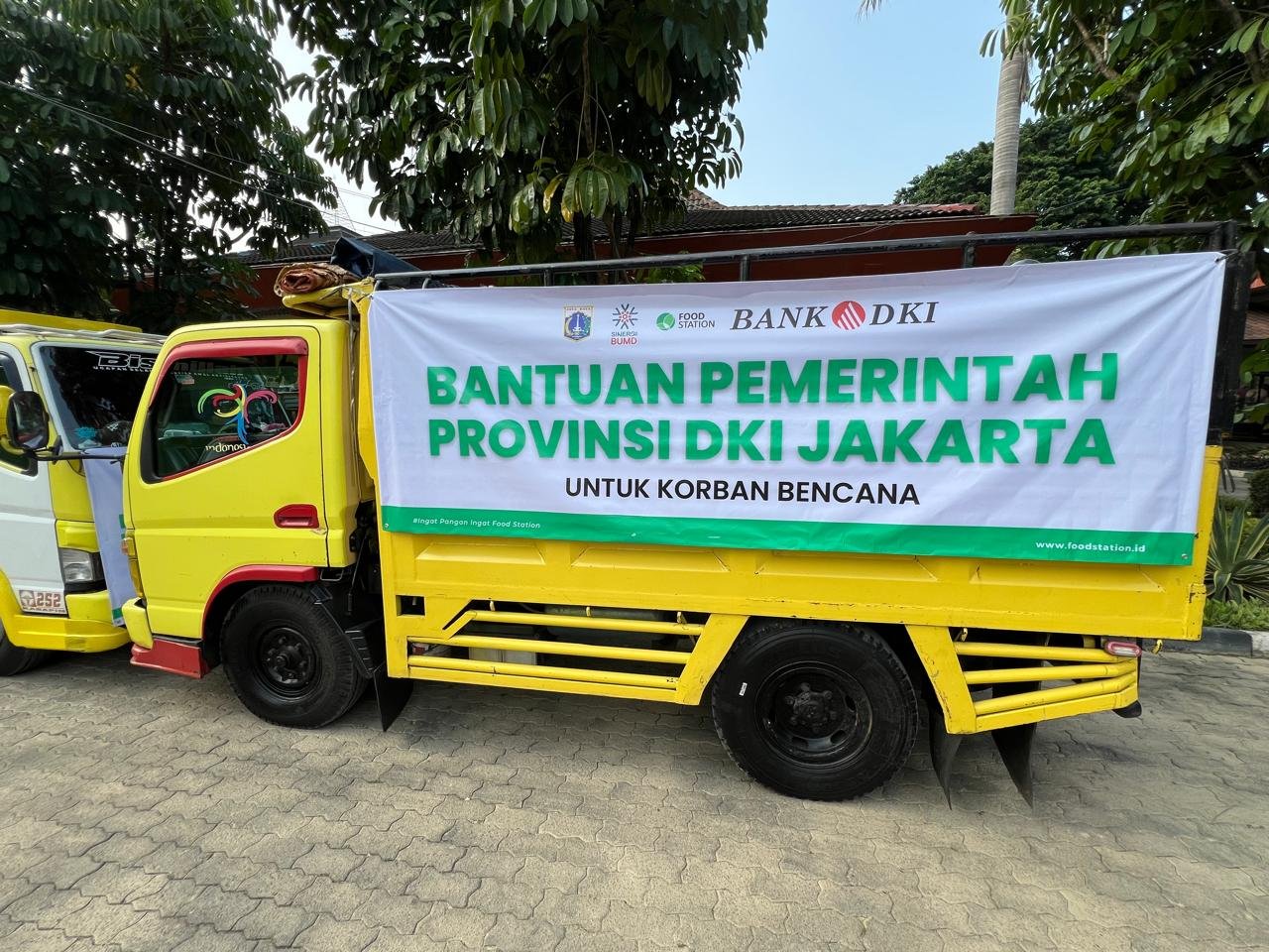 Bank DKI Dukung Pemprov Jakarta Distribusikan 7.000 Kg Beras dan Paket Sembako ke Korban Banjir Kota Bekasi