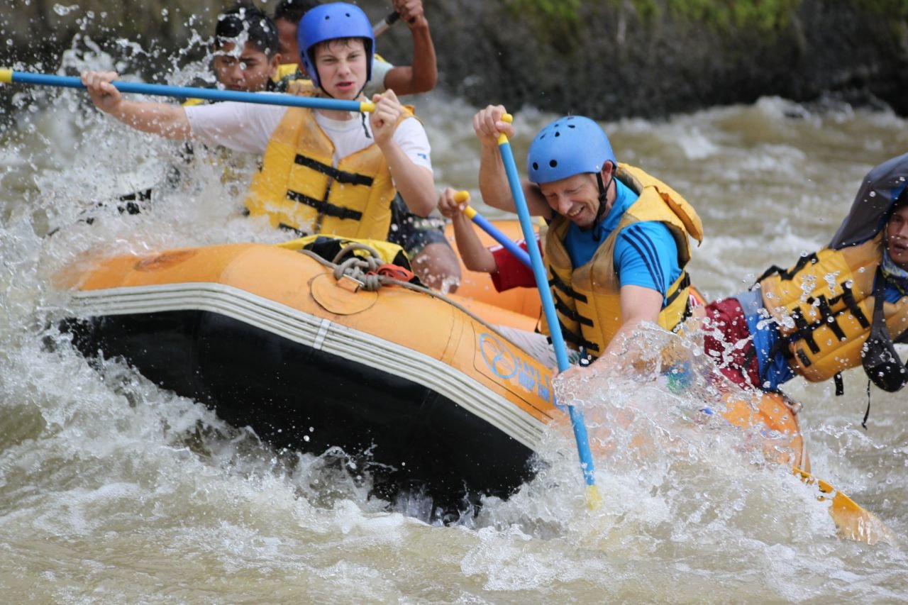 Menantang Adrenalin, Ini 6 Destinasi Wisata Ekstrem di Indonesia