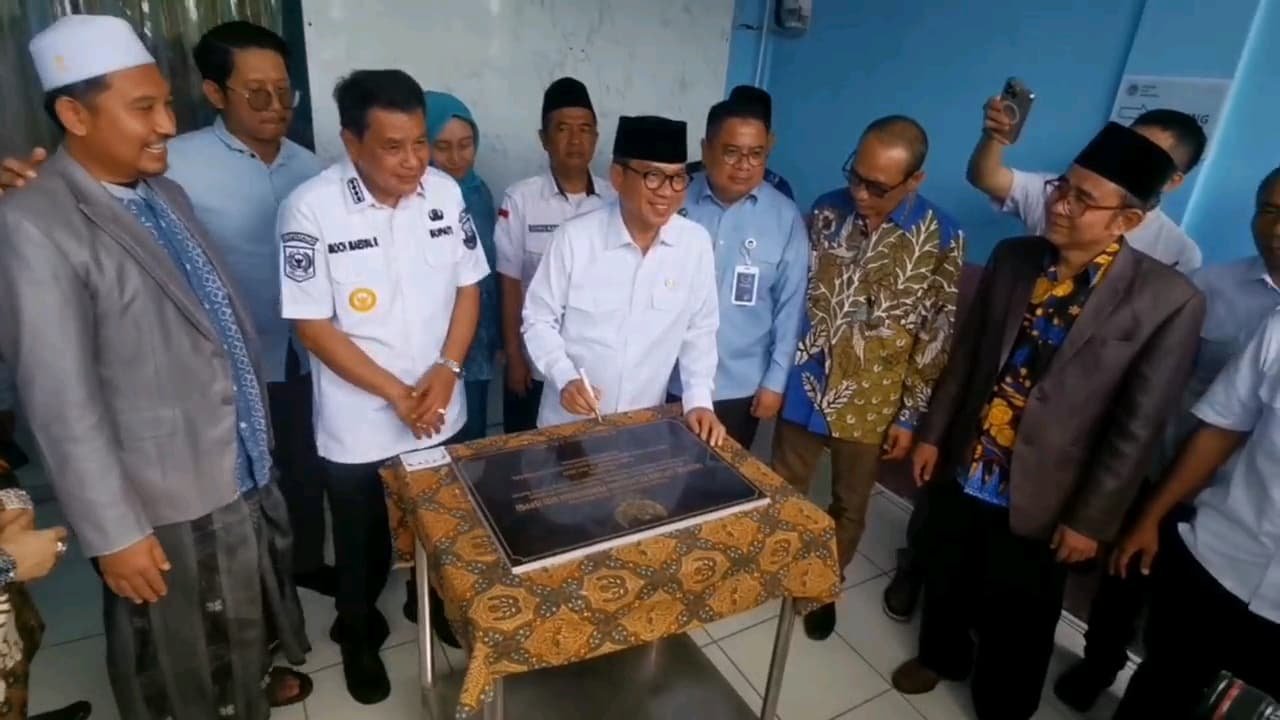 Mendes Resmikan SPPG Pertama Hasil Kolaborasi Bersama BUMDes di Tangerang