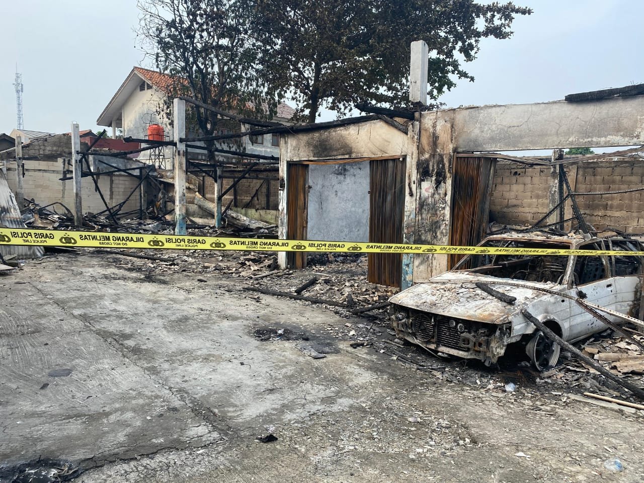 Kebakaran Hebat Kios Mebel dan Bengkel Variasi Mobil di Tangerang