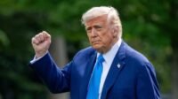 Mulai Berlaku Hari Ini, Trump Larang Warga 12 Negara Masuk Amerika Serikat