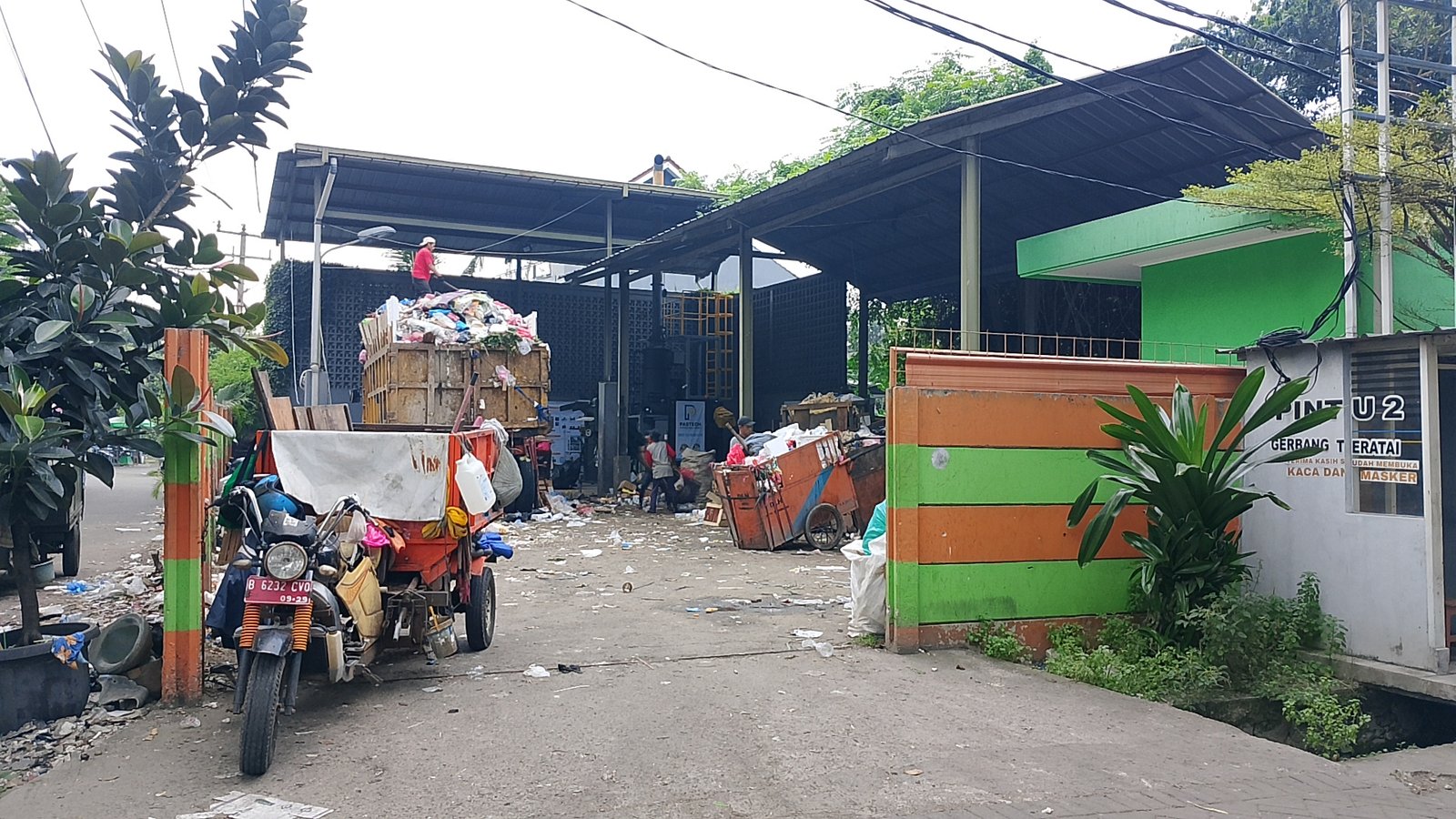 Warga Keluhkan Mesin Pembakaran Sampah di TPS3R Mutiara Bangsa Cipondoh