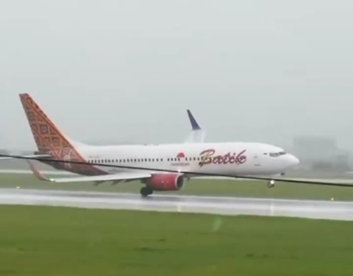 Pesawat Batik Air Nyaris Tergelincir Saat Akan Mendarat di Bandara Soetta