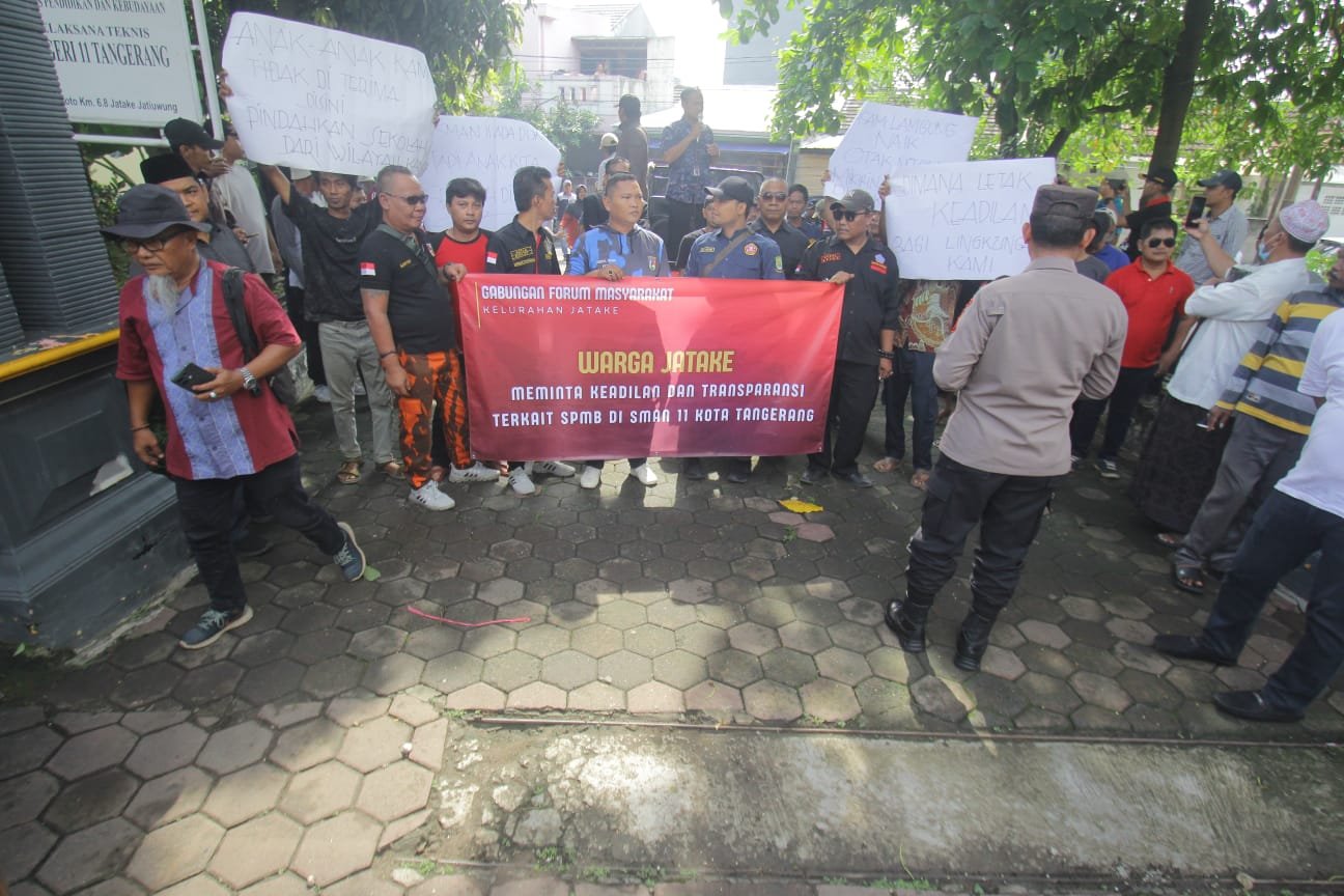 Sistem SPMB Tak Bisa di Akses, Masyarakat Unjuk Rasa di SMA Negri 11 Tangerang