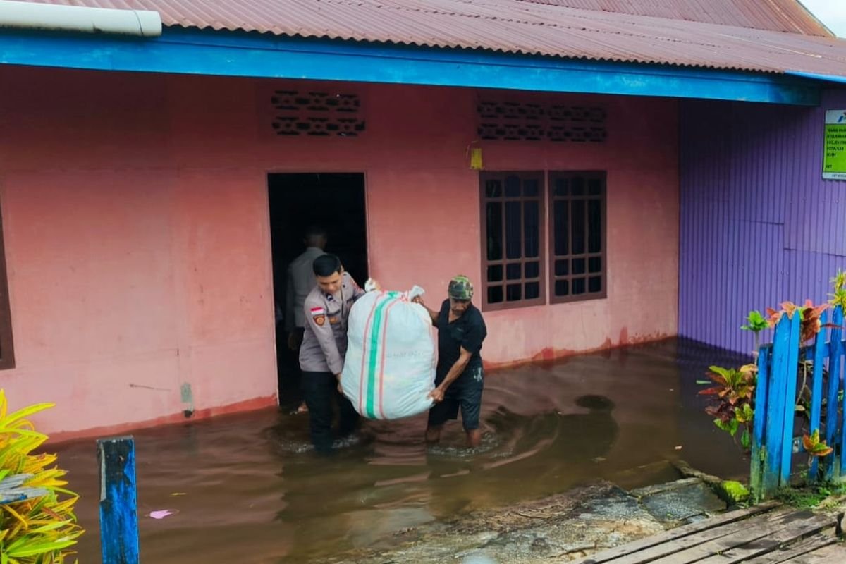 Banjir Kepi Tak Hentikan Sekolah, Pemkab Mappi Fasilitasi Posko dan Transportasi Pelajar