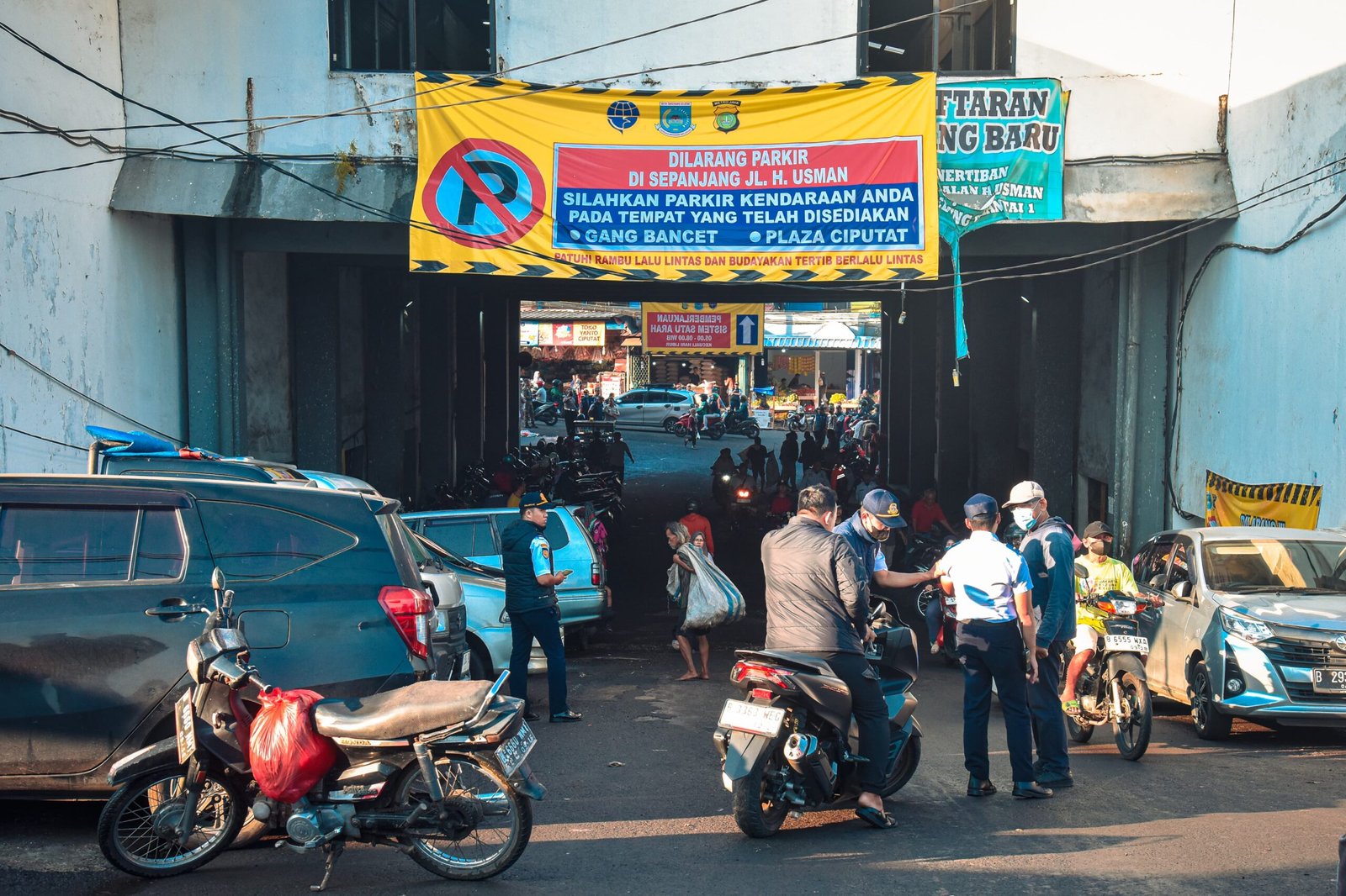 Dishub Tangsel Mulai Lakukan Uji Coba Sistem Satu Arah di Jalan H. Usman Ciputat
