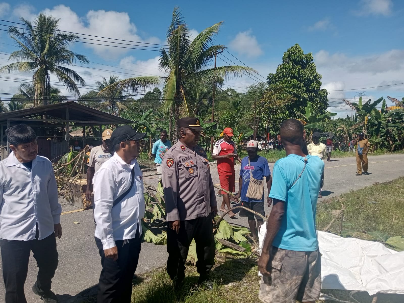 Pemda Mappi Bersama TNI-Polri Evakuasi 233 Warga Korban Banjir di Kepi