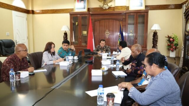 Baru Tiba di Papua, Fatoni Langsung Pimpin Rapat Strategis Hingga Tengah Malam