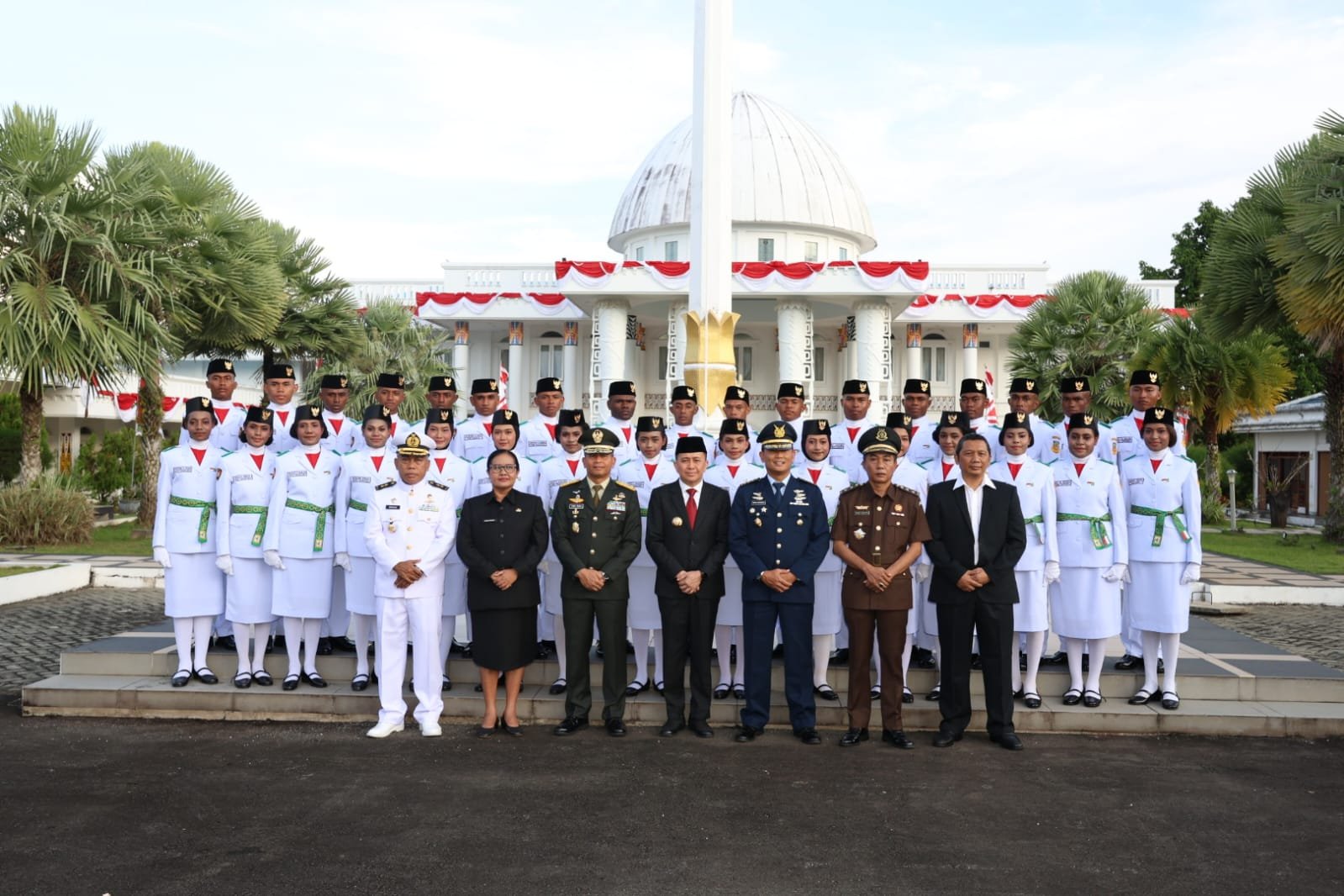 Pj Gubernur Fatoni Resmi Kukuhkan 32 Anggota Paskibraka Papua Tahun 2025