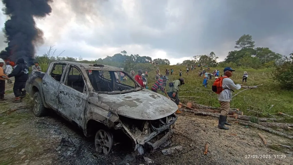 Bentrokan PT TPL dengan Masyarakat Adat Sihaporas: 33 Luka, Posko dan Rumah Warga Dibakar