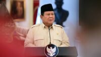 Presiden Prabowo Subianto memanggil Kepala BGN Dadan Hindayana buntut kasus keracunan MBG. Prabowo instruksikan perbaikan tata kelola, koki terlatih, rapid test, sterilisasi, hingga pemasangan CCTV.