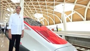 Jokowi Akhirnya Buka Suara Soal Utang Whoosh: Kereta Cepat Itu Investasi Sosial!