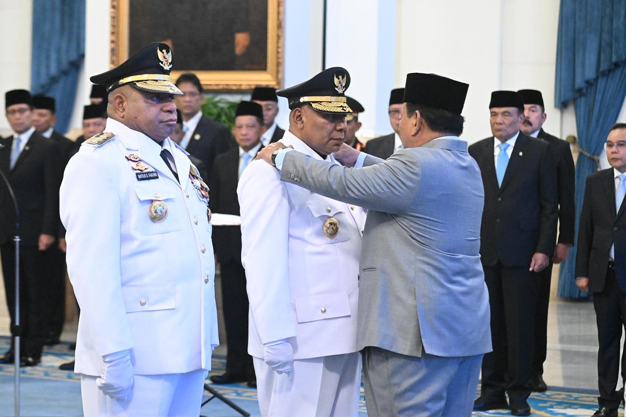 Presiden Prabowo Lantik Matius Fakhiri dan Aryoko Rumaropen sebagai Gubernur dan Wakil Gubernur Papua 