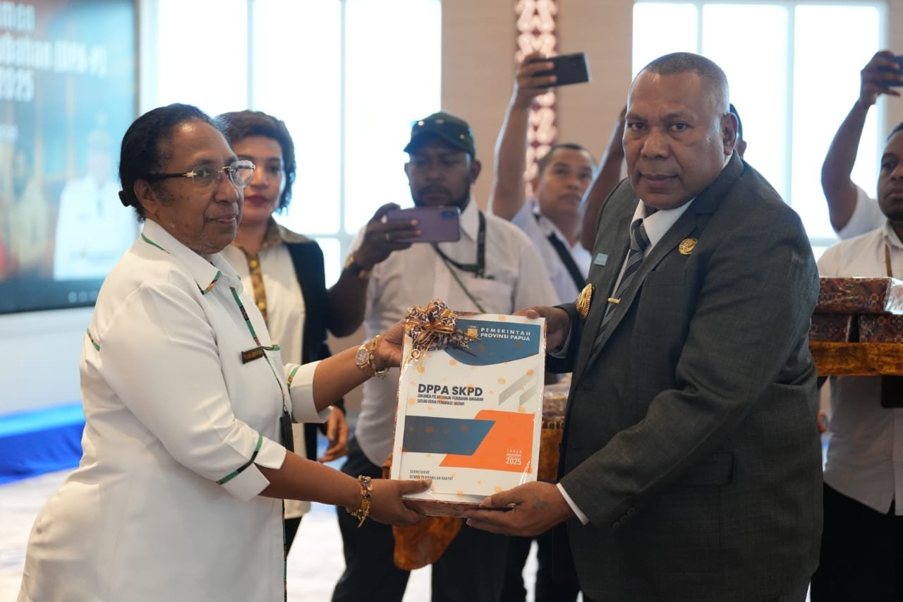 41 OPD Papua Terima DPA Perubahan, Wagub Aryoko Minta Kebut Penyerapan Anggaran