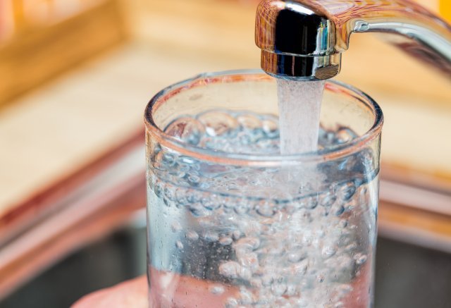 Bahan Kimia Abadi Mengancam Dunia: Air Minum dan Makanan Anda Terpapar PFAS!