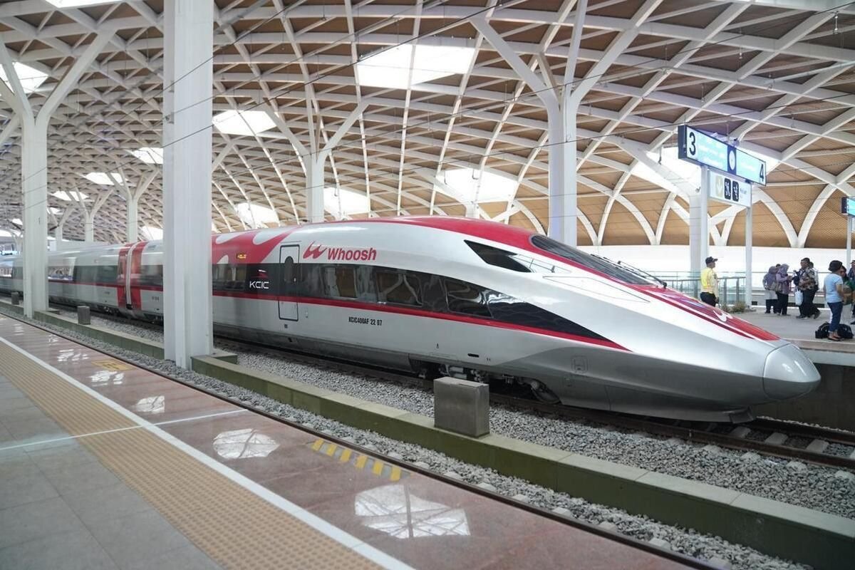 Whoosh dan Garuda Indonesia Terlilit Utang Ratusan Triliun, Siapa yang Layak Diselamatkan?