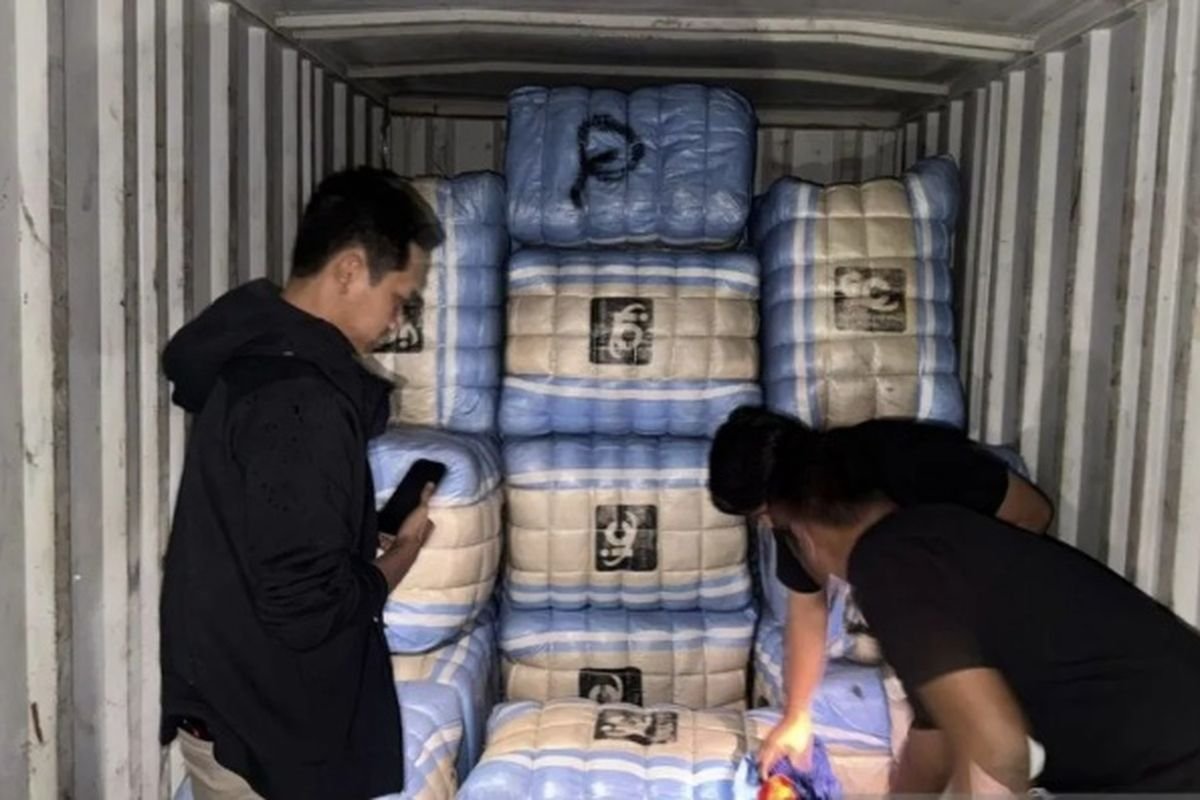 Polda Metro Jaya Bongkar Sindikat Balpres Ilegal, Amankan 207 Bal Pakaian Bekas dari Jakarta dan Bandung