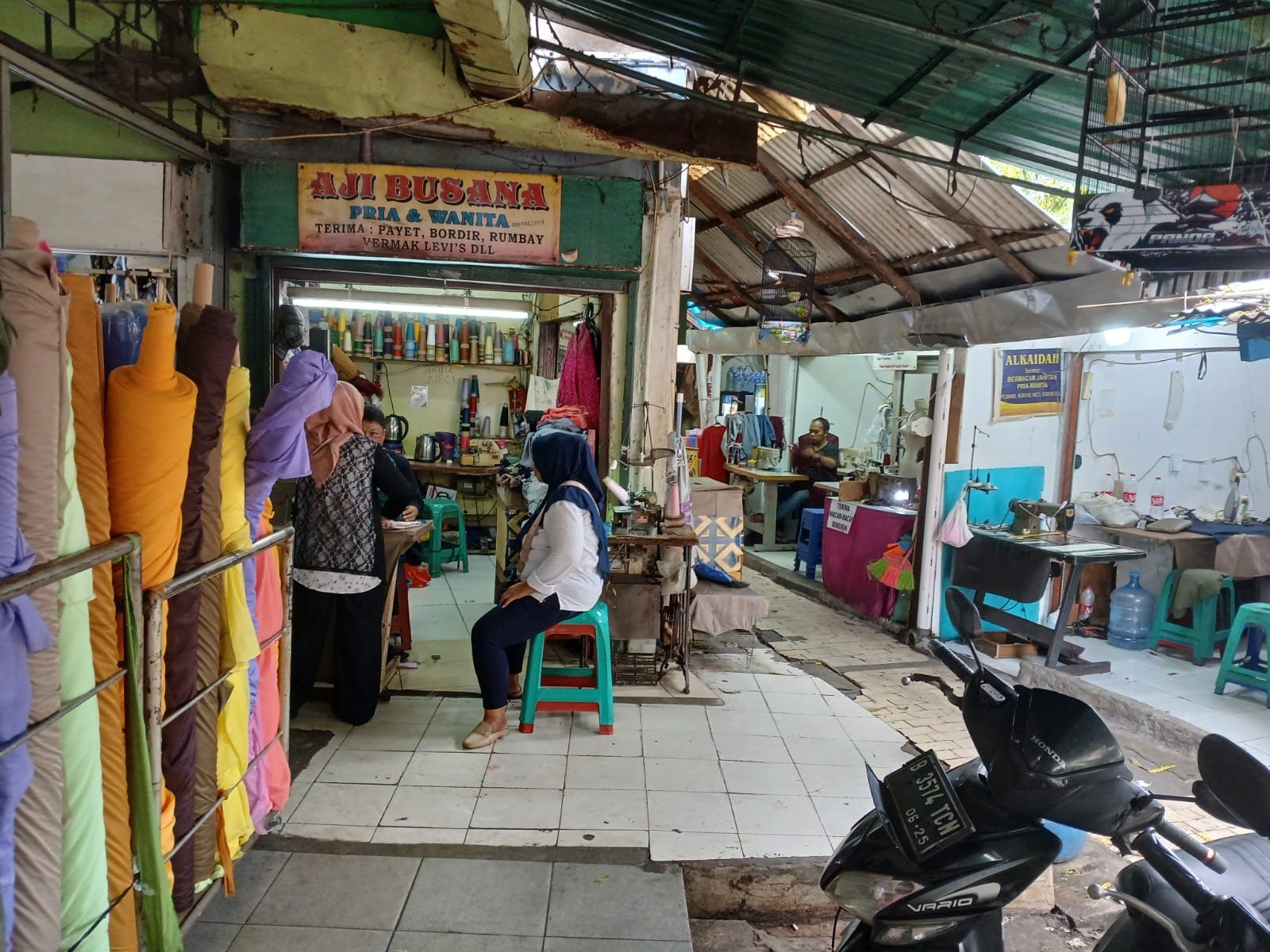 Harga Thrifting dan Fast Fashion Murah, Penjahit Lokal Menjerit: Ada Apa dengan Impor Pakaian Jadi?