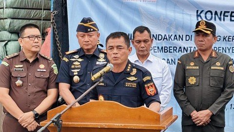 Dirjen Bea Cukai Ancam Pemecatan Pegawai yang “Main Mata” dengan Pedagang Thrifting