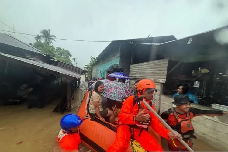 Korban Tewas Capai 19 Orang, Banjir dan Longsor Lumpuhkan Akses di Sibolga
