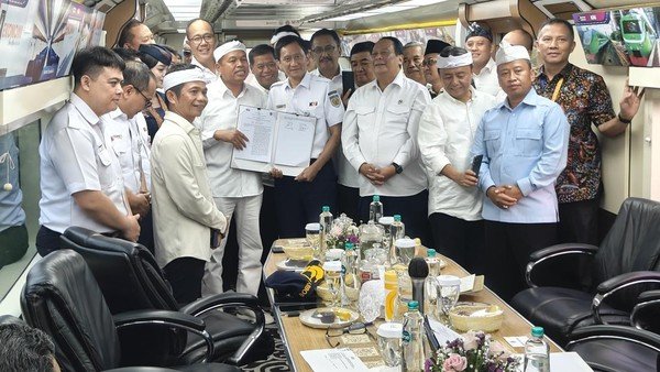 Gubernur Jabar Gandeng PT KAI Hadirkan Kereta Kilat Pajajaran: Jakarta-Bandung Hanya 1,5 Jam 