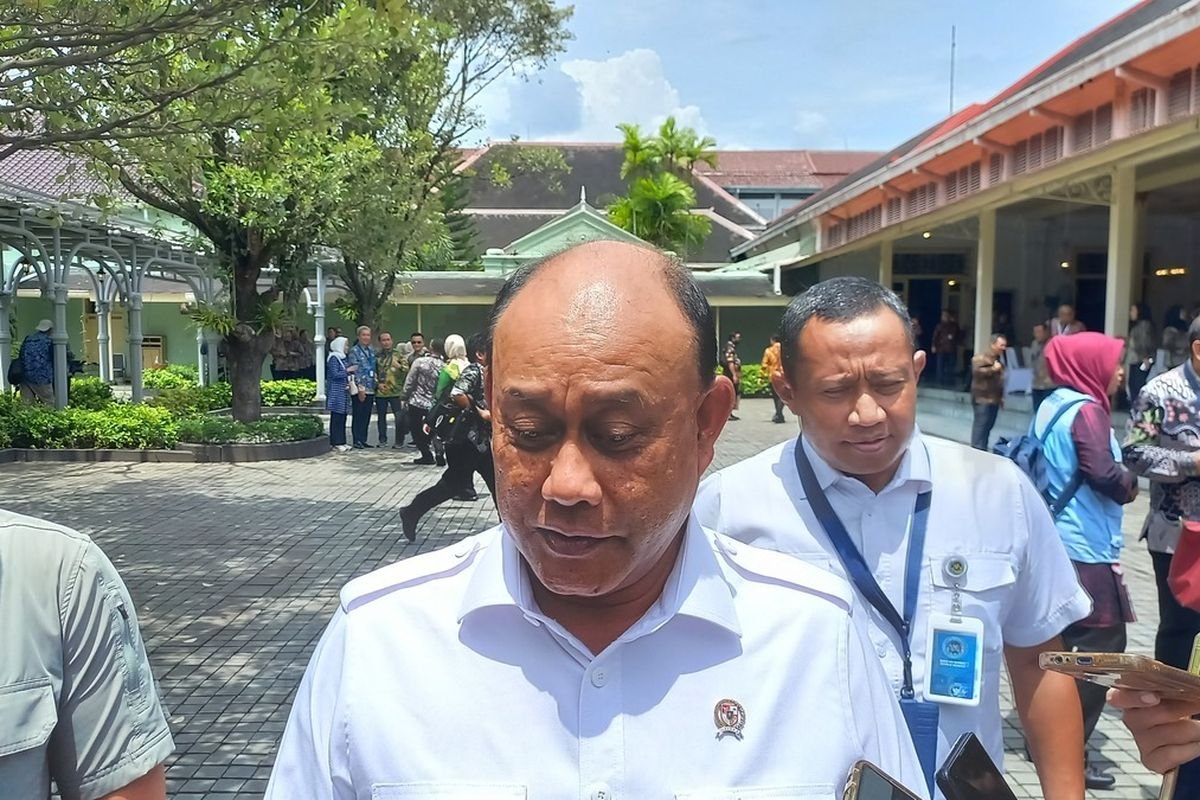 BGN Alihkan 319 Dapur MBG untuk Layani Pengungsi Banjir dan Longsor di Sumatra