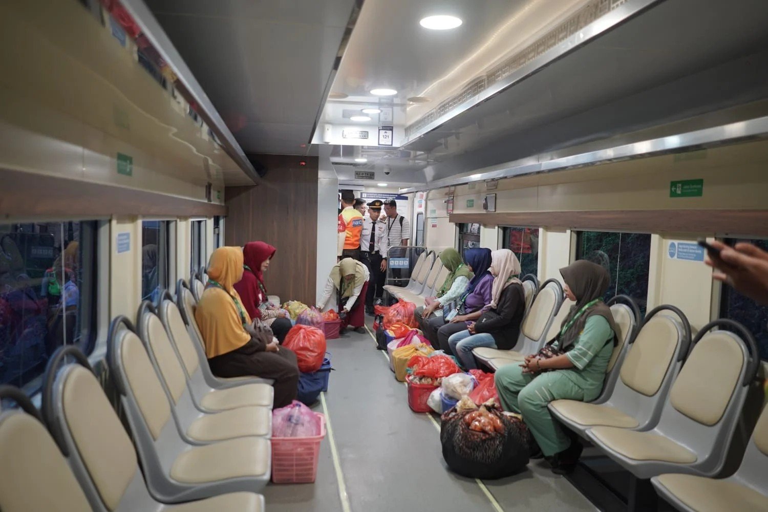 KAI Resmi Operasikan Kereta Petani dan Pedagang pada Layanan Commuter Line Merak, Tarif Cuma Rp3.000!