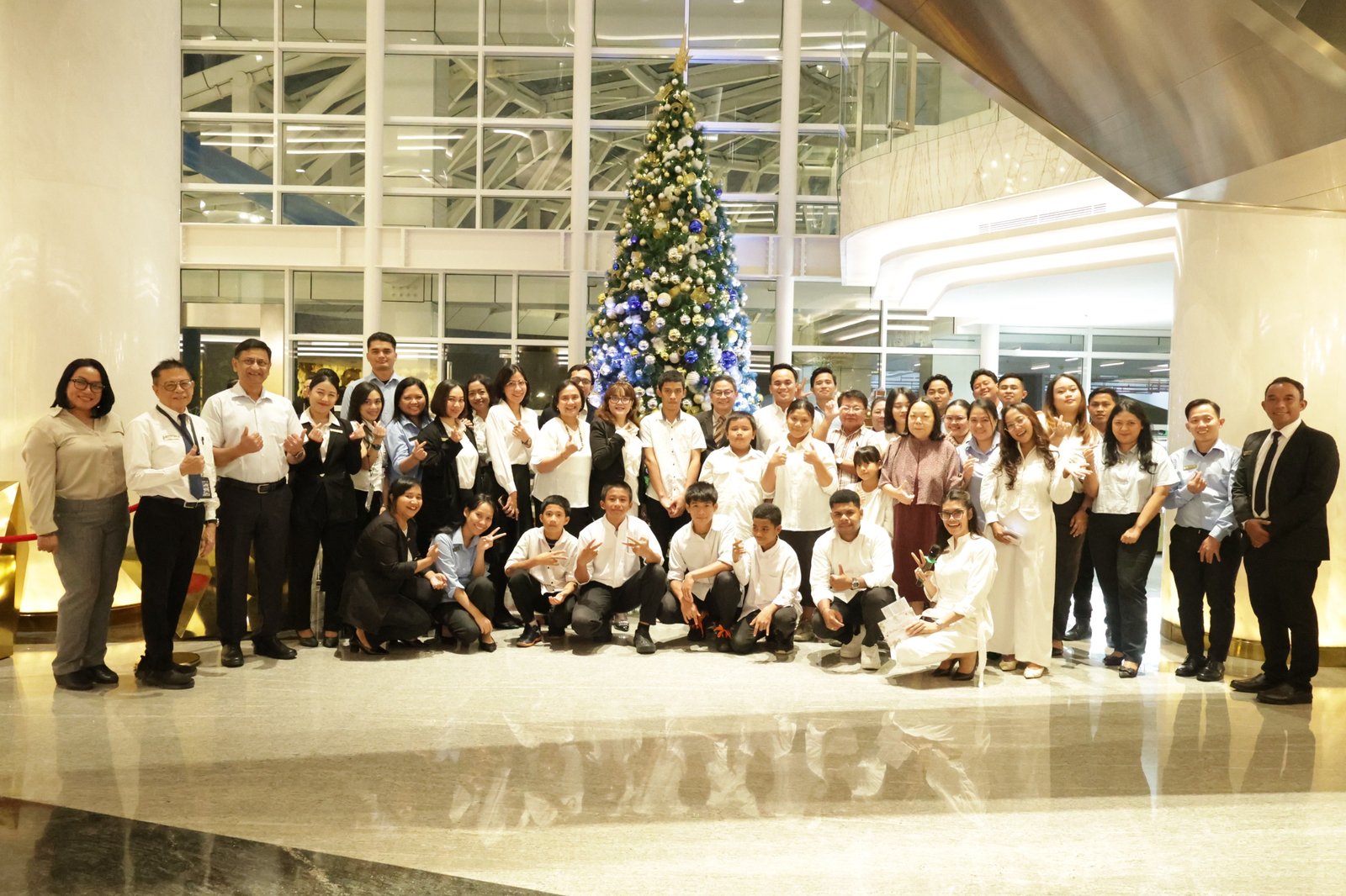 Nuanza Hotel & Convention Cikarang Gemerlapkan Natal dengan Christmas Tree Lighting Ceremony
