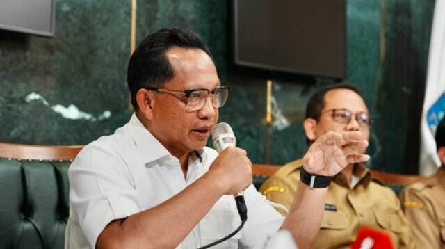 Tito Karnavian Terbitkan SE Larang Kepala Daerah Keluar Wilayah Hingga Januari 2026