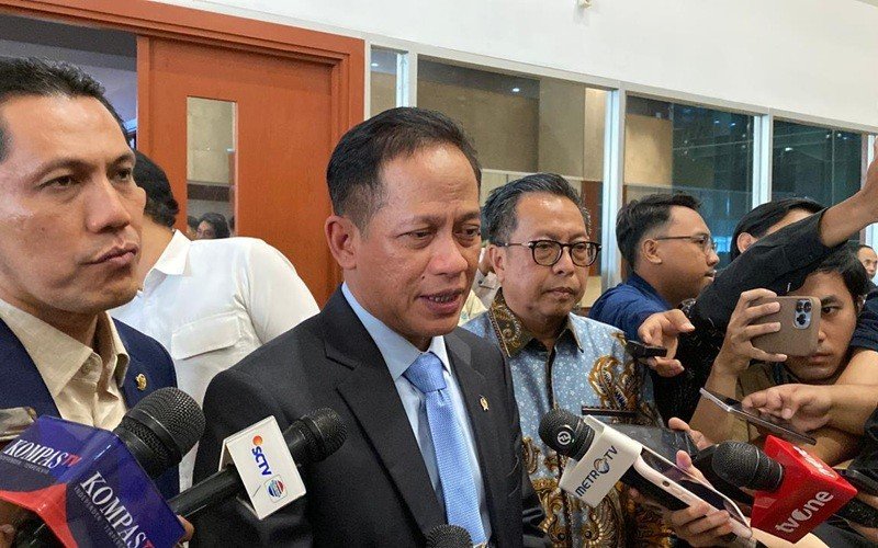 Menteri LH Ungkap Asal Kayu Gelondongan di Banjir Tapanuli: Ada Indikasi Material Masuk Tak Alami