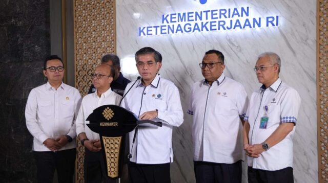 Menaker Pastikan UMP 2026 Tetap Naik di Seluruh Daerah, Tak Ada Upah Minimum Turun