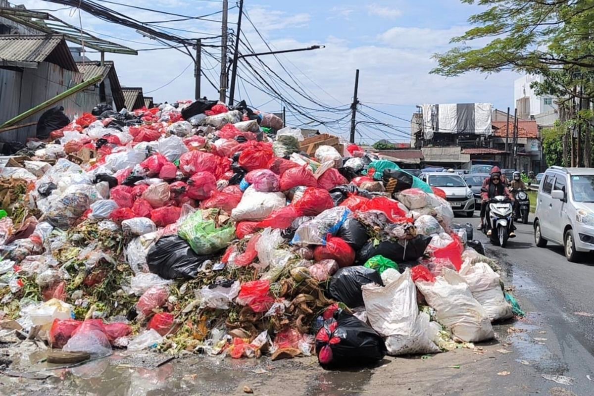 Tangsel Buang 200 Ton Sampah ke Cileungsi, Biaya Capai Rp 90 Juta/Hari