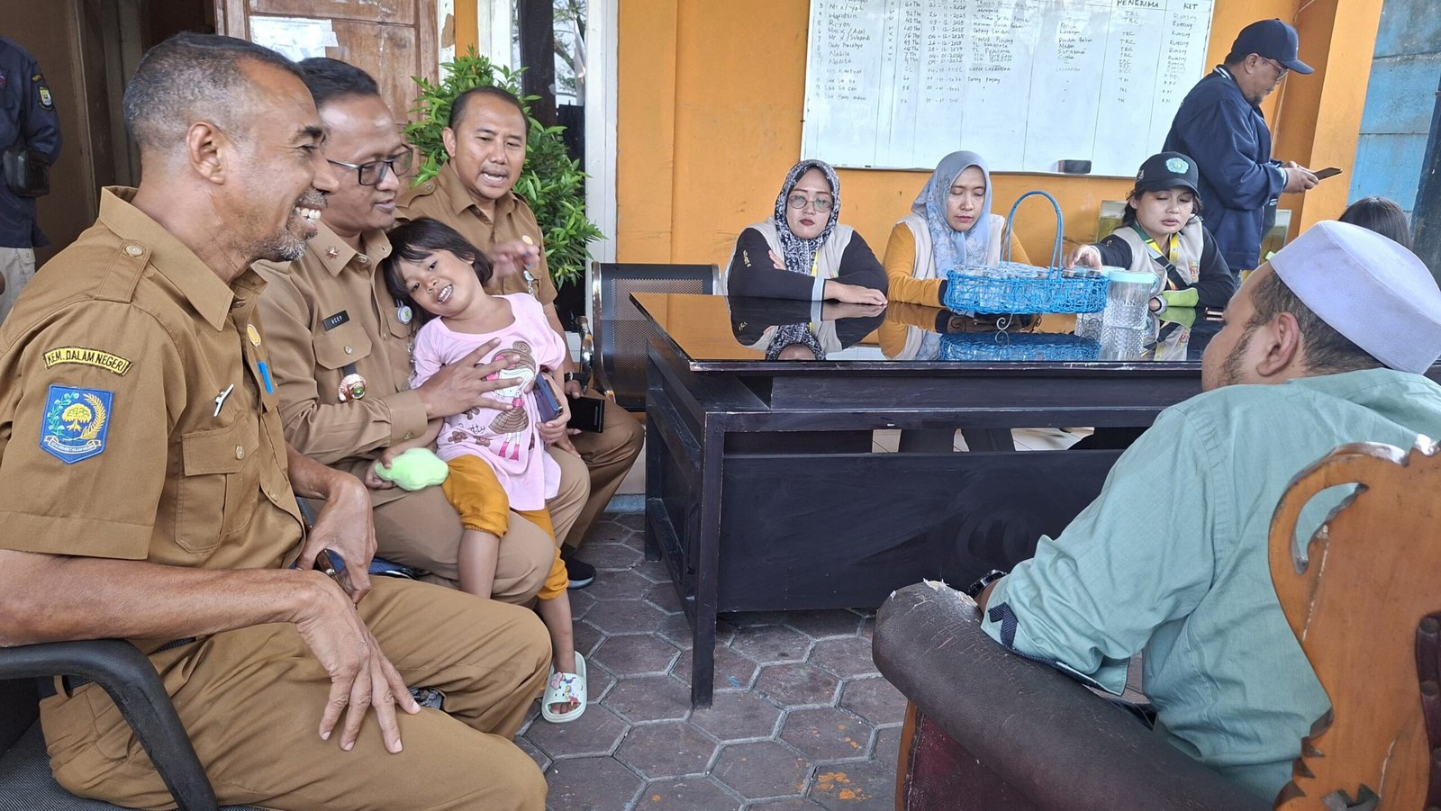 Mengharukan, Dinsos Kota Tangerang Lindungi Dua Bocah Terlantar dari Ancaman Eksploitasi